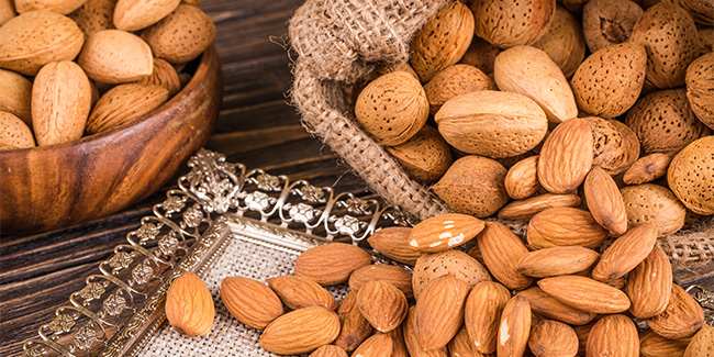 Cholesterol reducing properties of almonds
